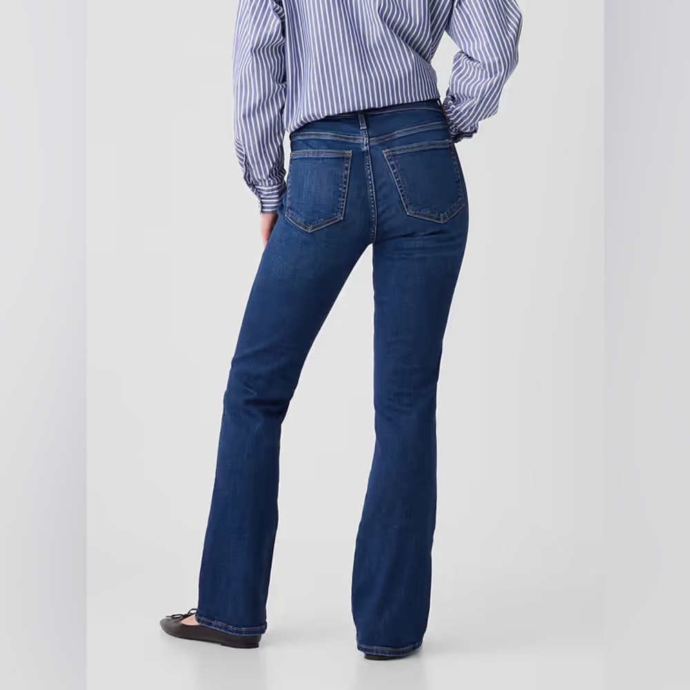 GAP Mid Rise Baby Boot Jeans - Picture 2 of 4